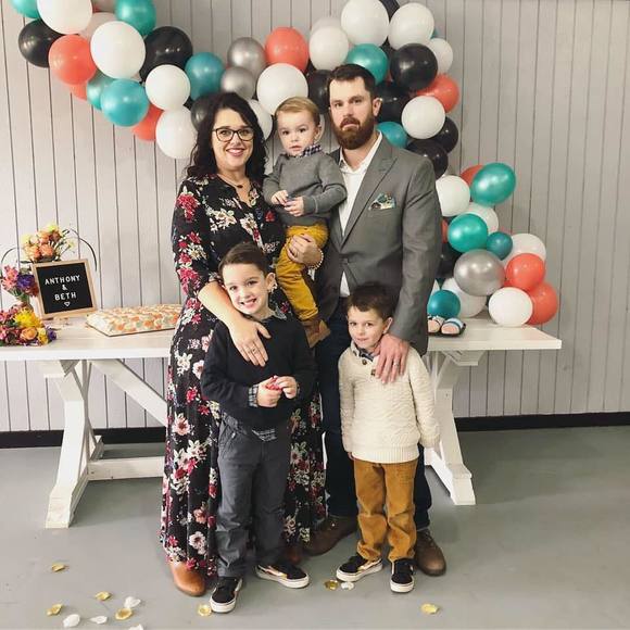 Meet your Posher, Lindy - Picture 1 of 1